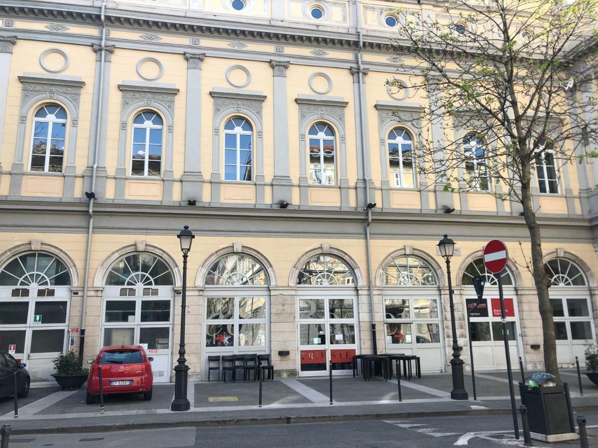 Alla Scalinata Del Teatro Rossetti Parcheggio 트리에스테 외부 사진